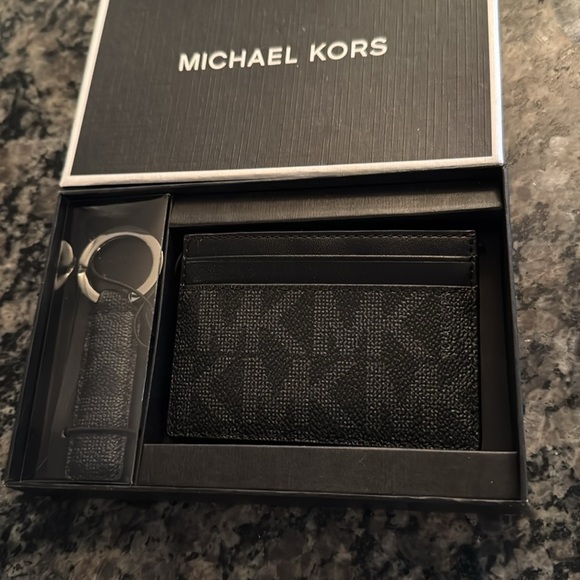 Michael Kors keychain and card holder NWT - Picture 3 of 6